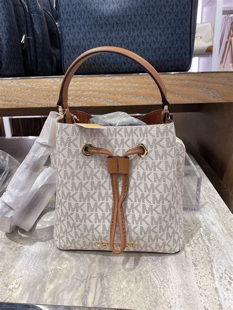 michael kors suri bag